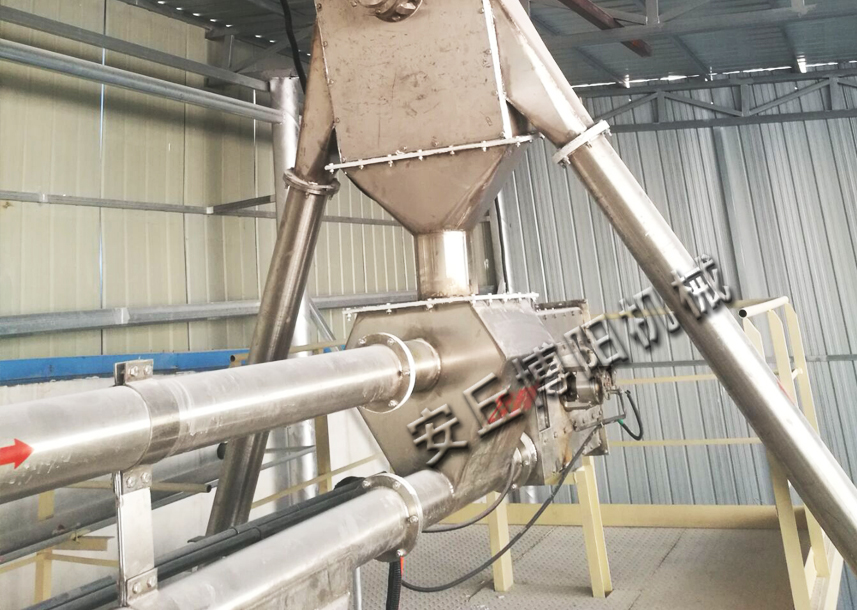 化工行業管（guǎn）鏈式輸送機怎樣選擇材質？