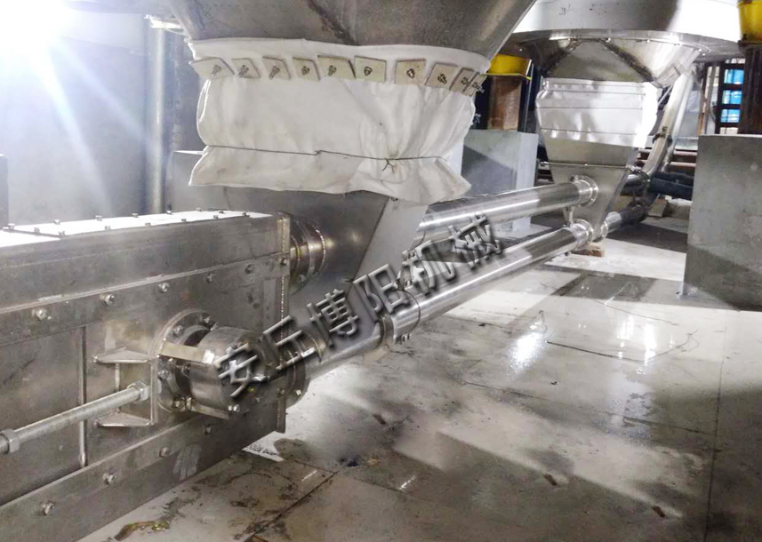 粉（fěn）料管鏈輸送機采用什麽材質呢？