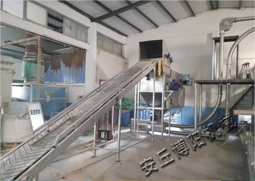 塑料顆粒自動拆袋機對（duì）行業有哪些用處？