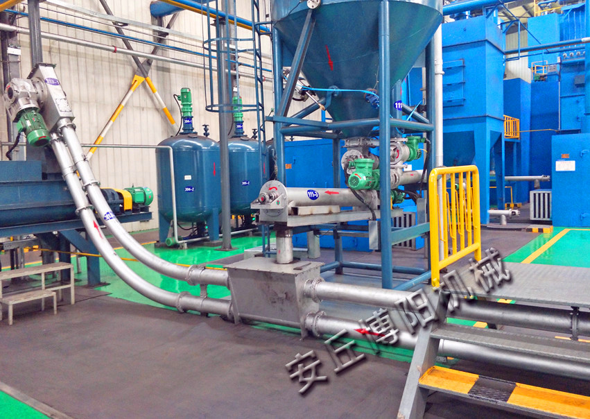 膠粉管鏈輸（shū）送機在輸送的過程中是如何（hé）做（zuò）到防脫鏈的