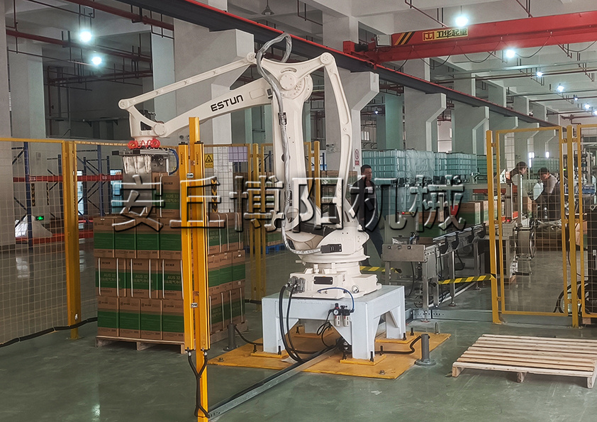 水果箱全（quán）自動碼垛機的優勢有哪些呢