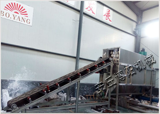 水泥自動（dòng）拆包機是如何完成拆袋卸料作業的（de）