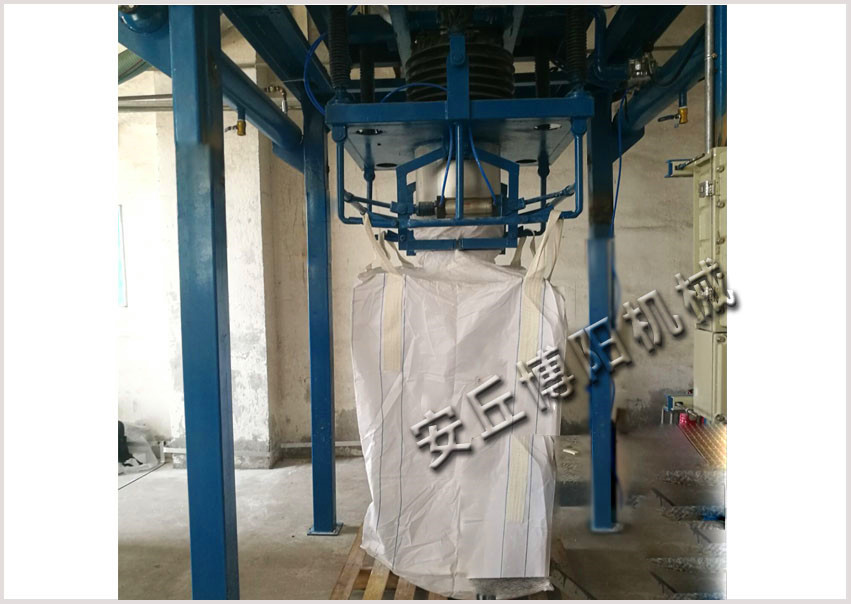 選購煤粉噸袋（dài）包裝機，選型方（fāng）麵需要注意的幾個（gè）問題