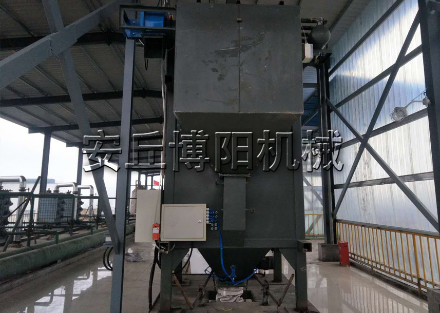 除塵灰噸（dūn）袋拆包機的（de）具（jù）體優勢主要有哪些？