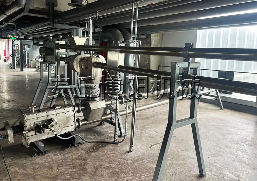 安丘博陽（yáng）灰鈣粉管鏈（liàn）式輸送機可根據用戶需（xū）求多點下料