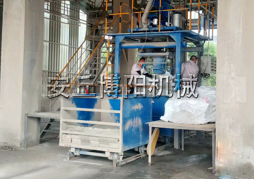 安丘博陽機械重鈣粉噸袋包裝機技術特點（diǎn）你了解嗎？