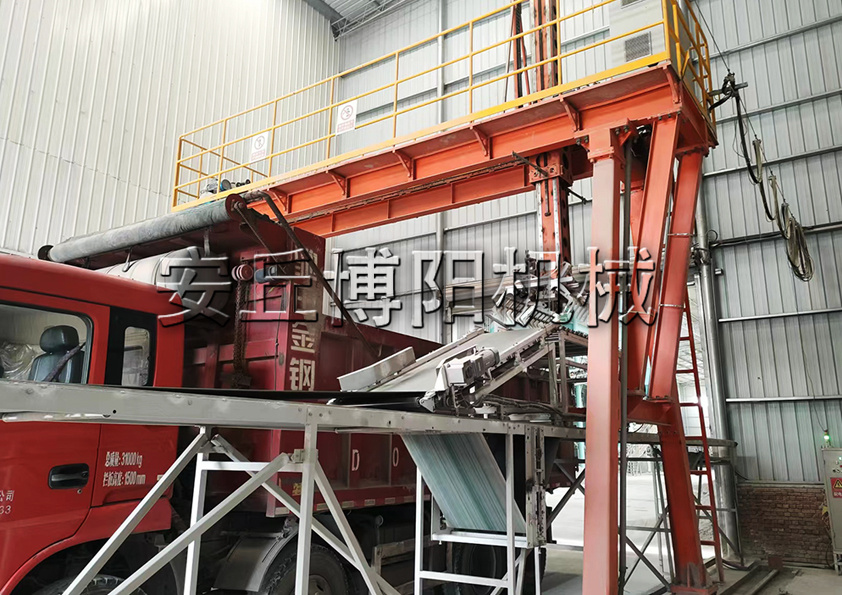 飼料全自（zì）動裝車機的主要技術優勢有哪些？