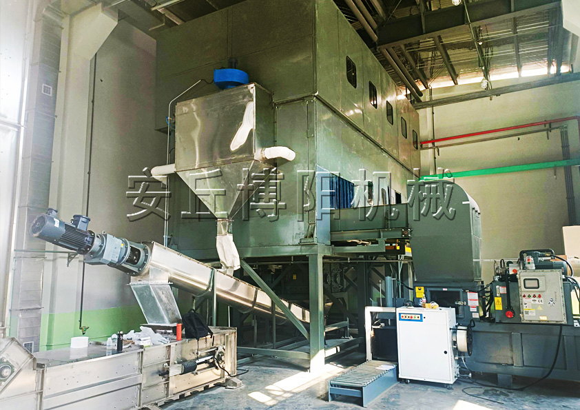 膨潤土全自動噸袋破袋機適用（yòng）工況和行業是（shì）什麽？