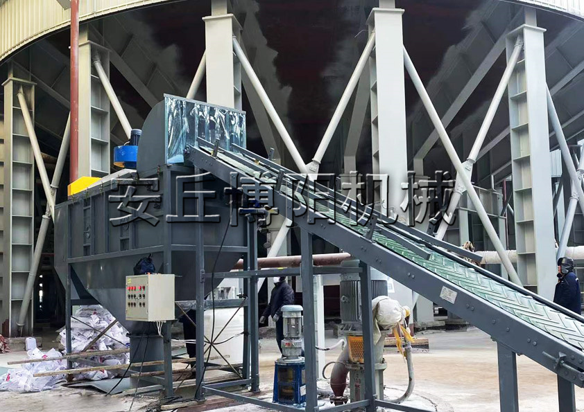 碳酸（suān）氫銨自動破袋機的工作原（yuán）理和使用優勢有哪些？