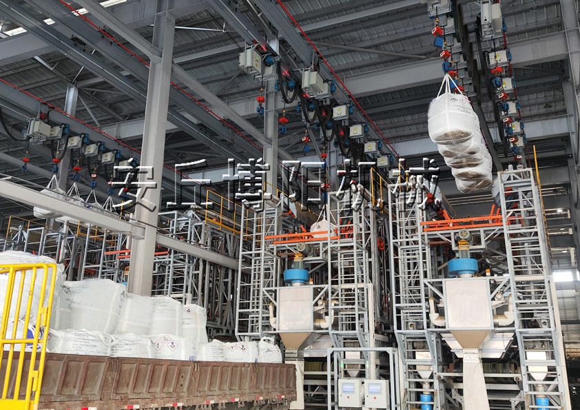 鋰電行業自動（dòng）噸袋拆包機為何成為相關行業爭相選（xuǎn）購的機（jī）械設備？